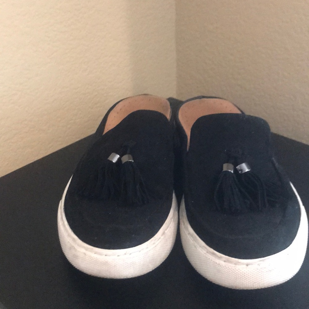 Kenneth Cole Black leather slip on Mules